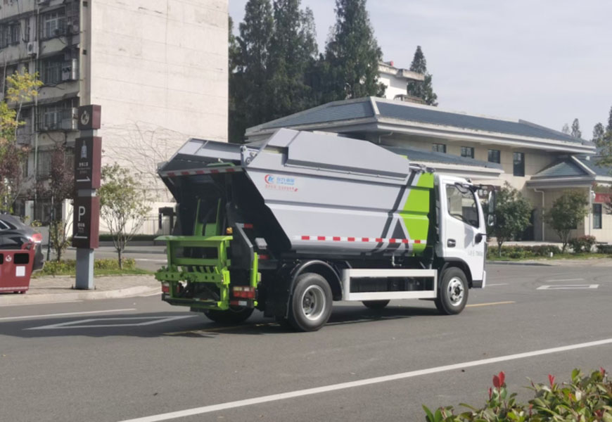 東風(fēng)小多利卡后裝無泄漏垃圾車